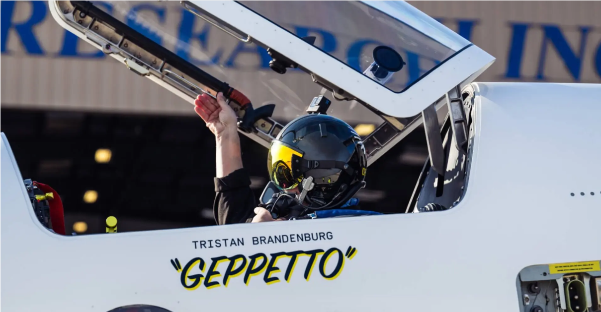 Avião quebra barreira