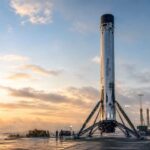 Imagem editorial gerada para a pauta: China recupera booster orbital e avança na corrida por foguetes reutilizáveis