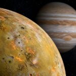 Imagem editorial para a matéria: Juno detecta calor sob a superfície de Io e amplia visão sobre atividade interna da lua