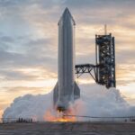Imagem editorial para a matéria: SpaceX aborta tentativa de lançamento da Starship V3 logo após ignição