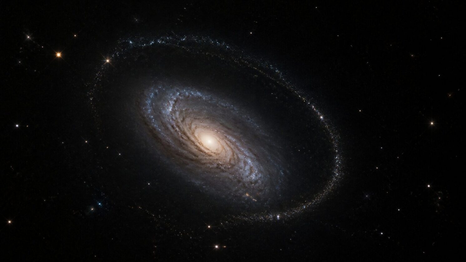 Imagem editorial para a matéria: Estudo relata primeiro fluxo estelar de aglomerado globular identificado fora da Via Láctea