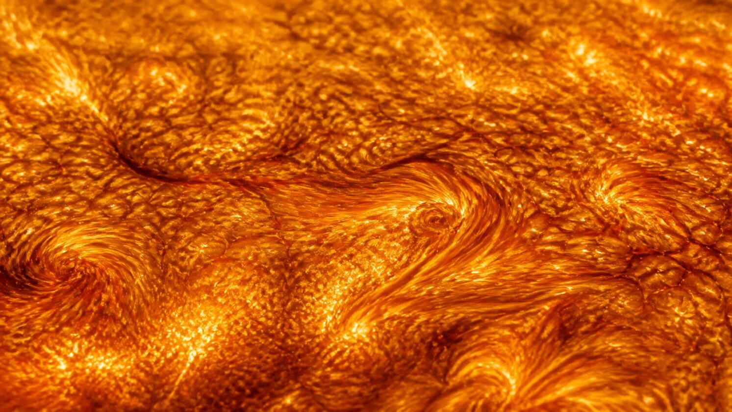 Imagem editorial para a matéria: Imagem inédita do Sol revela redemoinhos de plasma com cerca de 20 km