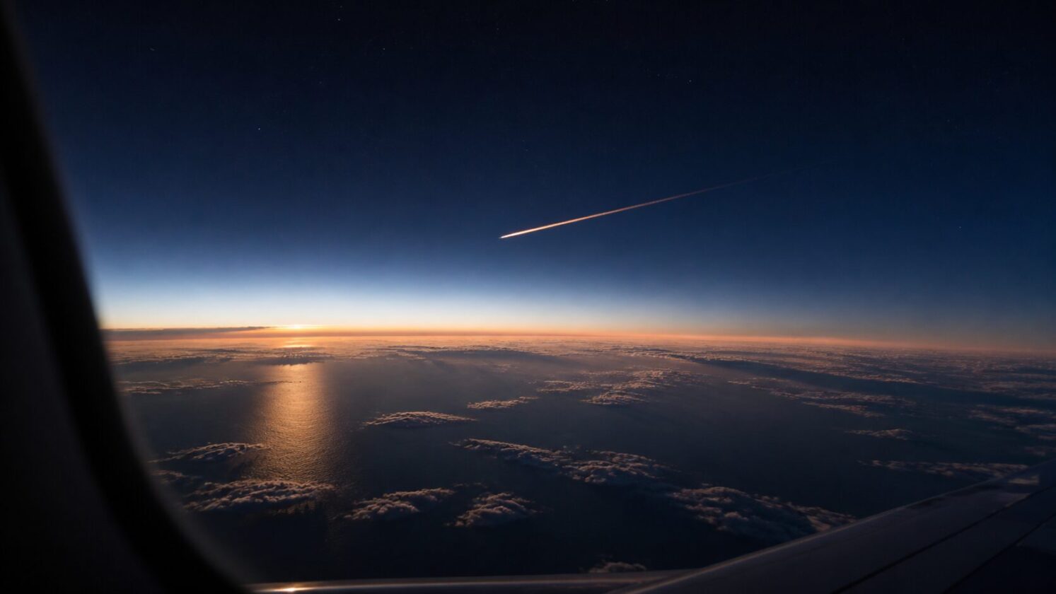 Imagem editorial para a matéria: ESA registra reentrada do satélite Samba sobre o Pacífico Sul