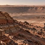 Imagem editorial para a matéria: NASA identifica sinais de sistemas de água mais complexos no Marte antigo