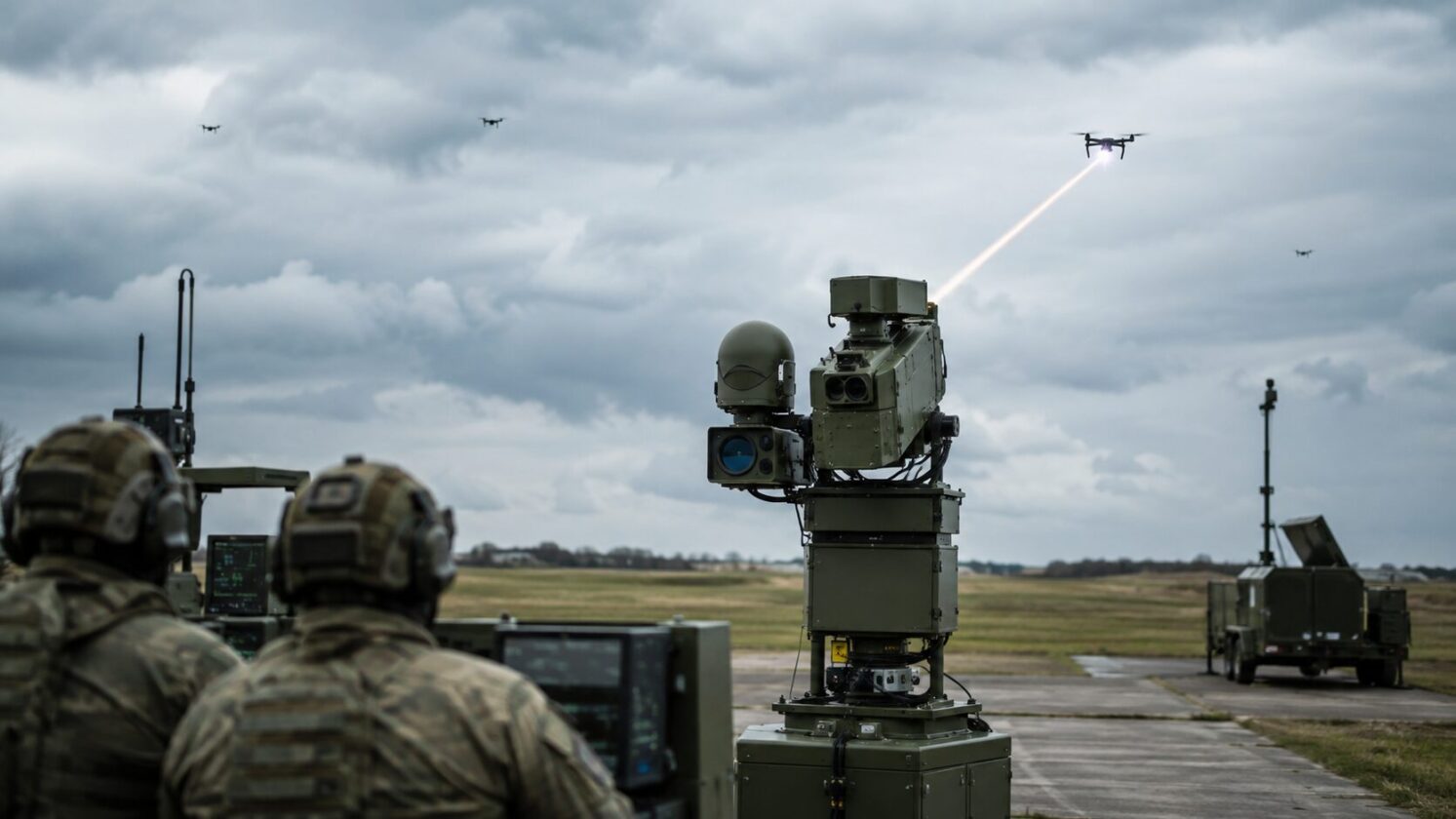 Imagem editorial para a matéria: Reino Unido abre competição de £5 milhões para defesa autônoma contra drones
